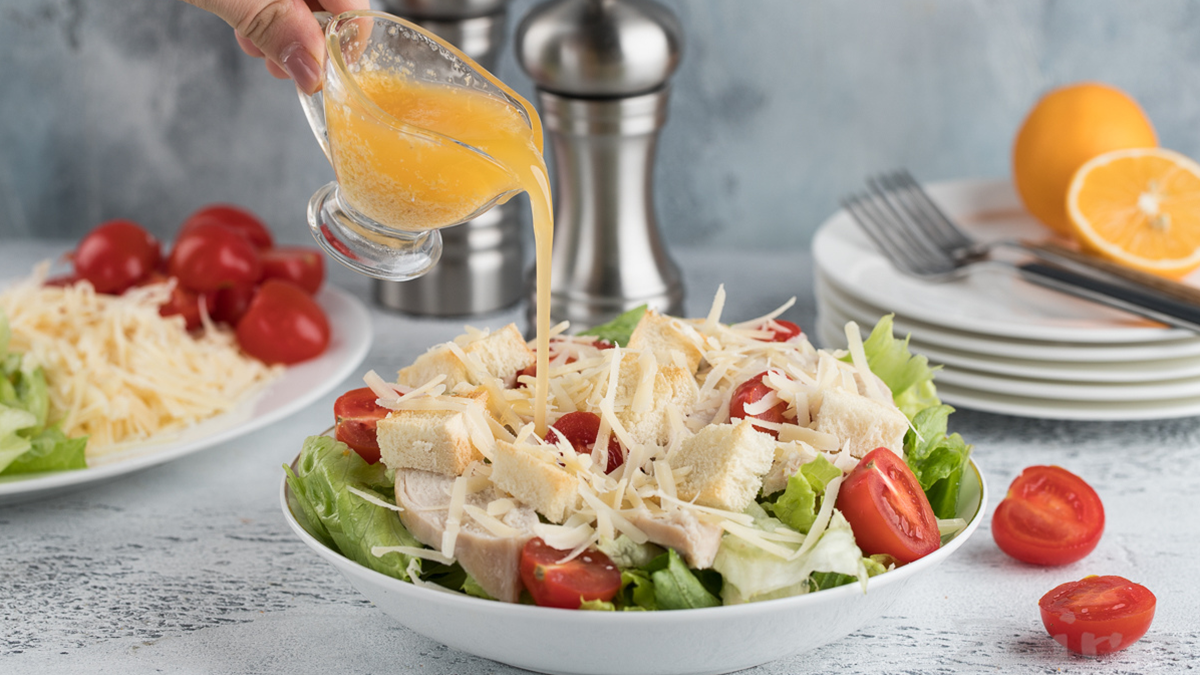 Класичний салат Цезар – рецепт в домашніх умовах