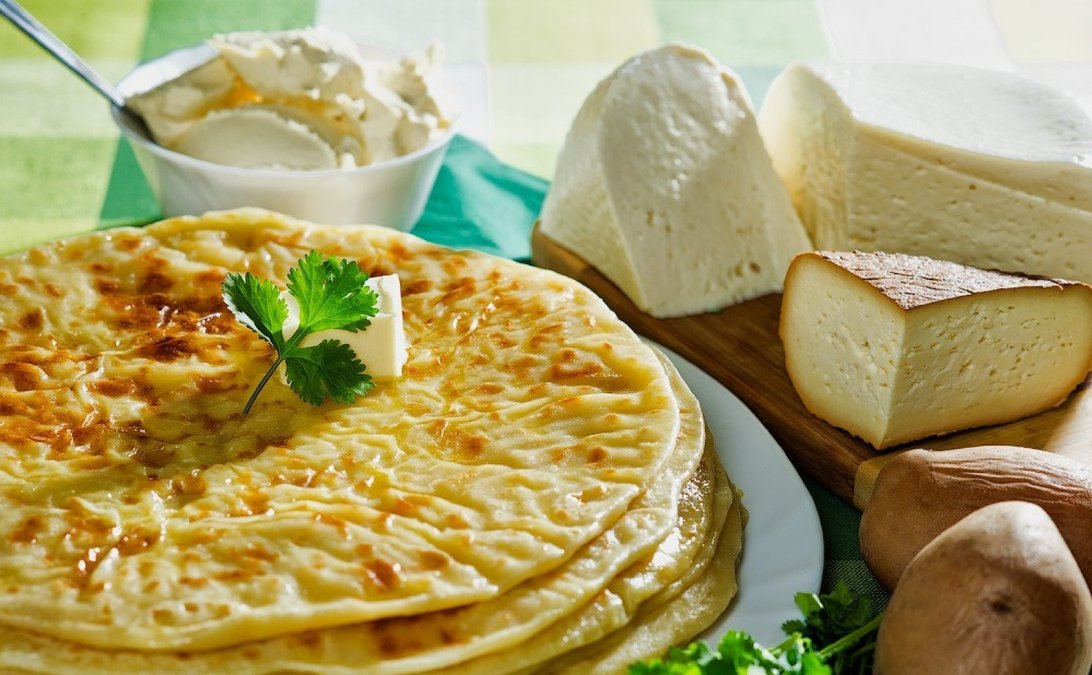 Хичины с твердым сыром – рецепт балканских блинов дома
