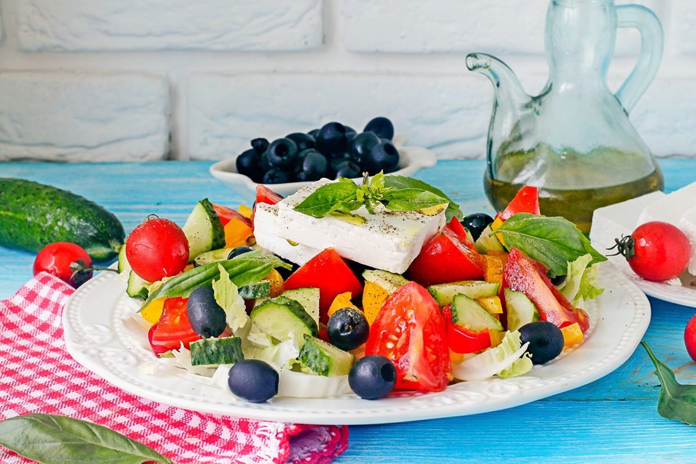 Грецький салат з бринзою – рецепт – інгредієнти